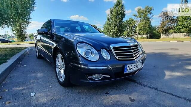 Сірий Мерседес E 220, об'ємом двигуна 2.1 л та пробігом 263 тис. км за 9500 $, фото 1 на Automoto.ua