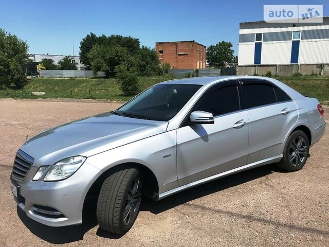 Сірий Мерседес E 220, об'ємом двигуна 2.2 л та пробігом 295 тис. км за 16500 $, фото 1 на Automoto.ua