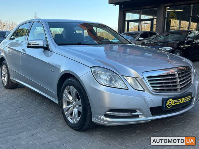 Сірий Мерседес E 220, об'ємом двигуна 2.1 л та пробігом 233 тис. км за 12500 $, фото 1 на Automoto.ua