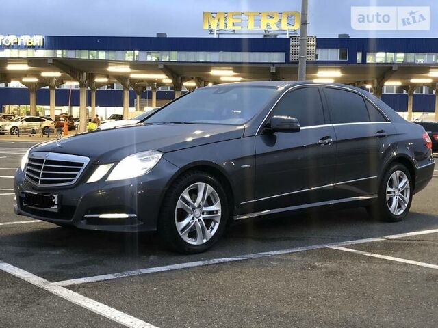 Сірий Мерседес E 220, об'ємом двигуна 2.2 л та пробігом 150 тис. км за 16300 $, фото 1 на Automoto.ua