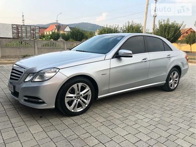 Сірий Мерседес E 220, об'ємом двигуна 2.2 л та пробігом 298 тис. км за 15300 $, фото 1 на Automoto.ua