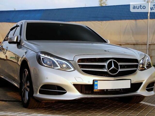 Сірий Мерседес E 220, об'ємом двигуна 2.1 л та пробігом 165 тис. км за 22000 $, фото 1 на Automoto.ua