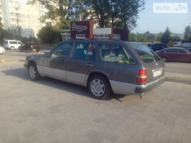 Сірий Мерседес E 220, об'ємом двигуна 2.2 л та пробігом 130 тис. км за 3200 $, фото 1 на Automoto.ua