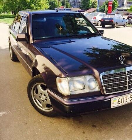 Сірий Мерседес E 220, об'ємом двигуна 2.2 л та пробігом 269 тис. км за 3800 $, фото 1 на Automoto.ua