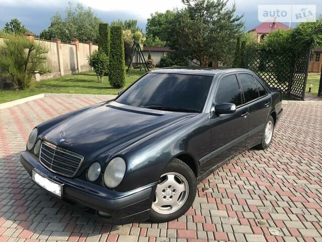 Сірий Мерседес E 220, об'ємом двигуна 2.2 л та пробігом 520 тис. км за 5950 $, фото 1 на Automoto.ua