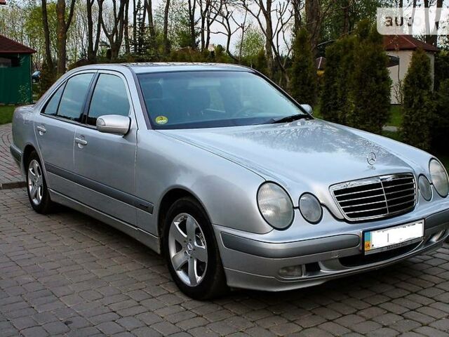 Сірий Мерседес E 220, об'ємом двигуна 2.2 л та пробігом 280 тис. км за 7800 $, фото 1 на Automoto.ua