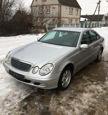 Сірий Мерседес E 220, об'ємом двигуна 2.2 л та пробігом 324 тис. км за 7900 $, фото 1 на Automoto.ua