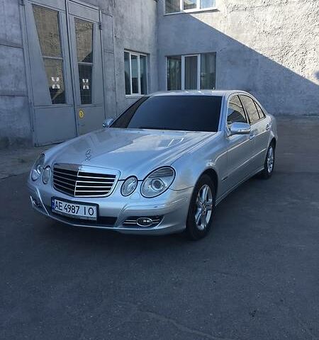 Сірий Мерседес E 220, об'ємом двигуна 2.2 л та пробігом 222 тис. км за 13900 $, фото 1 на Automoto.ua