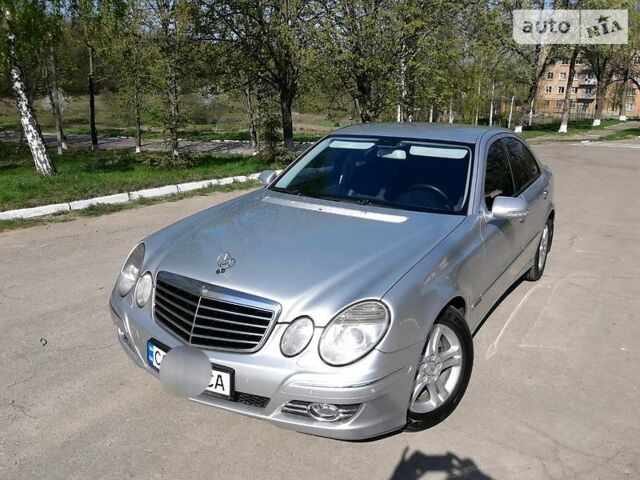 Сірий Мерседес E 220, об'ємом двигуна 2.2 л та пробігом 225 тис. км за 11600 $, фото 1 на Automoto.ua