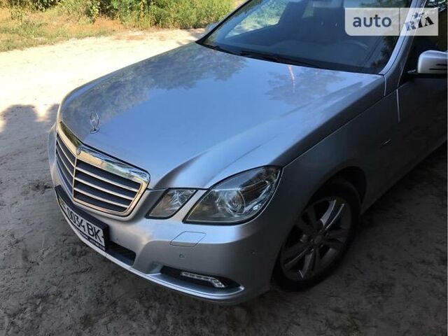 Сірий Мерседес E 220, об'ємом двигуна 2.2 л та пробігом 270 тис. км за 14800 $, фото 1 на Automoto.ua