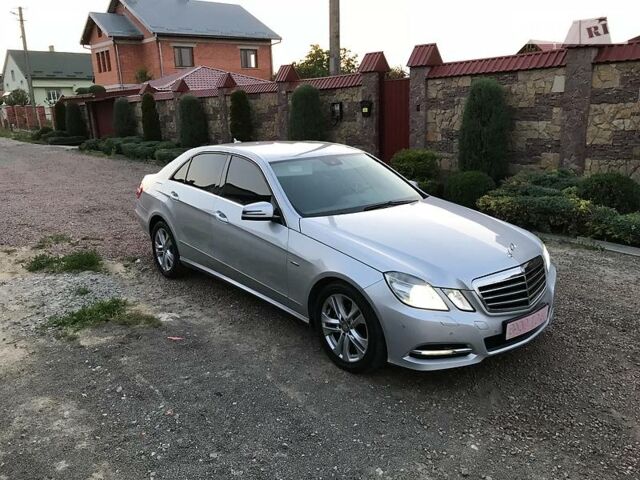 Сірий Мерседес E 220, об'ємом двигуна 2.2 л та пробігом 80 тис. км за 17400 $, фото 1 на Automoto.ua