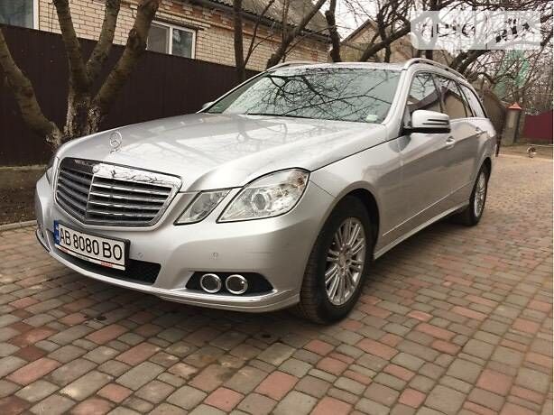 Сірий Мерседес E 220, об'ємом двигуна 2.2 л та пробігом 243 тис. км за 16900 $, фото 1 на Automoto.ua