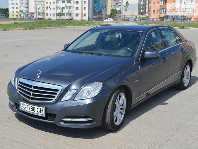 Сірий Мерседес E 220, об'ємом двигуна 2.2 л та пробігом 126 тис. км за 19950 $, фото 1 на Automoto.ua