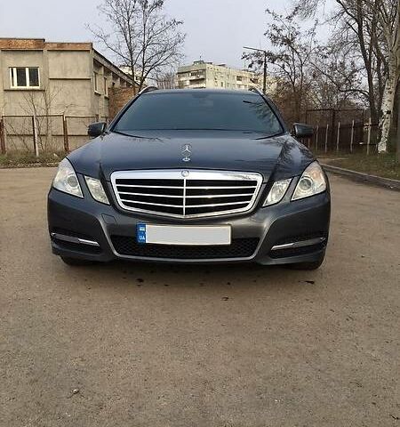 Сірий Мерседес E 220, об'ємом двигуна 2.2 л та пробігом 140 тис. км за 18500 $, фото 1 на Automoto.ua