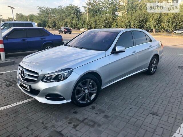 Сірий Мерседес E 220, об'ємом двигуна 2.2 л та пробігом 139 тис. км за 27500 $, фото 1 на Automoto.ua