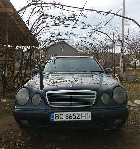 Синий Мерседес E 220, объемом двигателя 2.2 л и пробегом 40 тыс. км за 6500 $, фото 1 на Automoto.ua