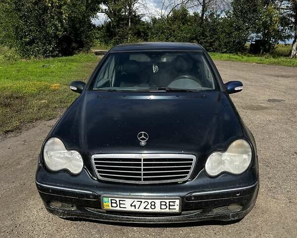 Синій Мерседес E 220, об'ємом двигуна 2.2 л та пробігом 382 тис. км за 3500 $, фото 1 на Automoto.ua