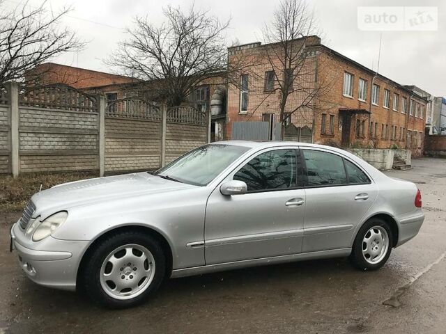 Серый Мерседес E 240, объемом двигателя 2.5 л и пробегом 239 тыс. км за 8500 $, фото 1 на Automoto.ua