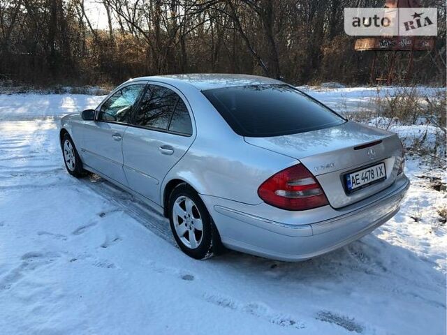 Серый Мерседес E 240, объемом двигателя 2.4 л и пробегом 230 тыс. км за 8000 $, фото 1 на Automoto.ua