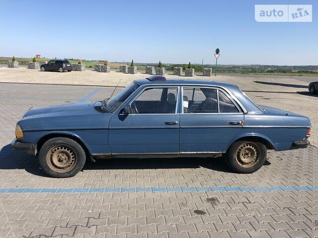 Синій Мерседес E 240, об'ємом двигуна 2.4 л та пробігом 400 тис. км за 1400 $, фото 1 на Automoto.ua