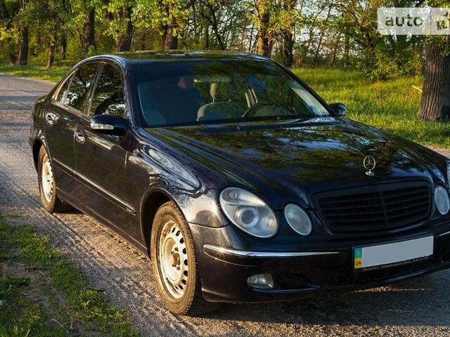 Синий Мерседес E 240, объемом двигателя 0 л и пробегом 225 тыс. км за 8200 $, фото 1 на Automoto.ua