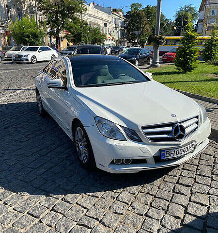 Білий Мерседес E 250, об'ємом двигуна 1.8 л та пробігом 149 тис. км за 12000 $, фото 1 на Automoto.ua