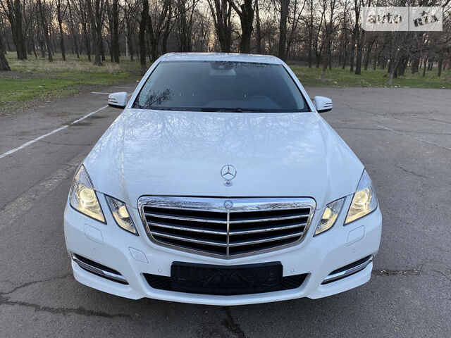 Білий Мерседес E 250, об'ємом двигуна 2.2 л та пробігом 34 тис. км за 26500 $, фото 1 на Automoto.ua