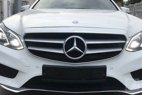 Білий Мерседес E 250, об'ємом двигуна 2.1 л та пробігом 250 тис. км за 26000 $, фото 1 на Automoto.ua