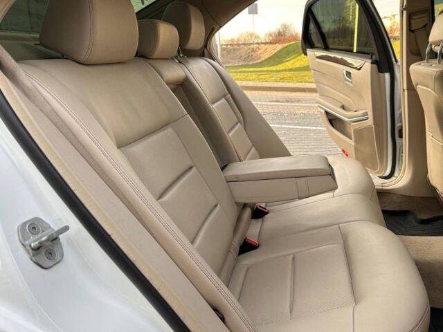 Белый Мерседес Е 250, объемом двигателя 2.14 л и пробегом 0 тыс. км за 22800 $, фото 1 на Automoto.ua