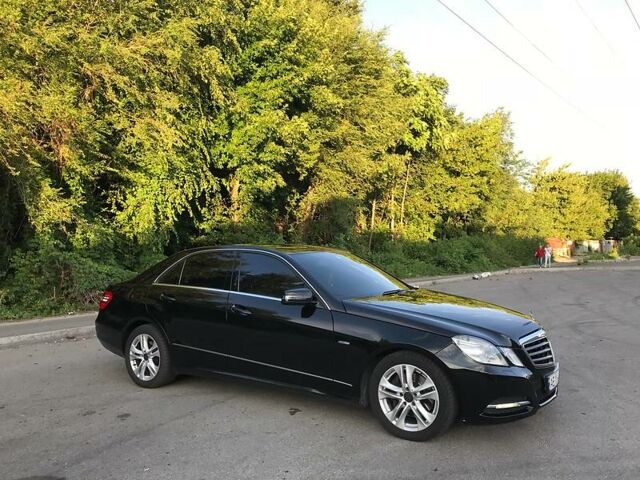 Чорний Мерседес E 250, об'ємом двигуна 2.5 л та пробігом 189 тис. км за 14999 $, фото 1 на Automoto.ua