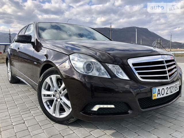 Коричневий Мерседес E 250, об'ємом двигуна 2.1 л та пробігом 245 тис. км за 13800 $, фото 1 на Automoto.ua