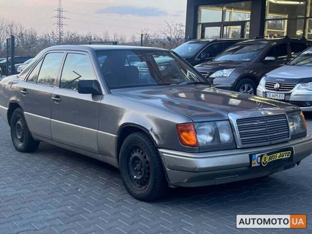 Серый Мерседес E 250, объемом двигателя 2.5 л и пробегом 345 тыс. км за 3600 $, фото 1 на Automoto.ua