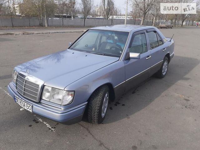 Сірий Мерседес E 250, об'ємом двигуна 2.5 л та пробігом 340 тис. км за 4300 $, фото 1 на Automoto.ua