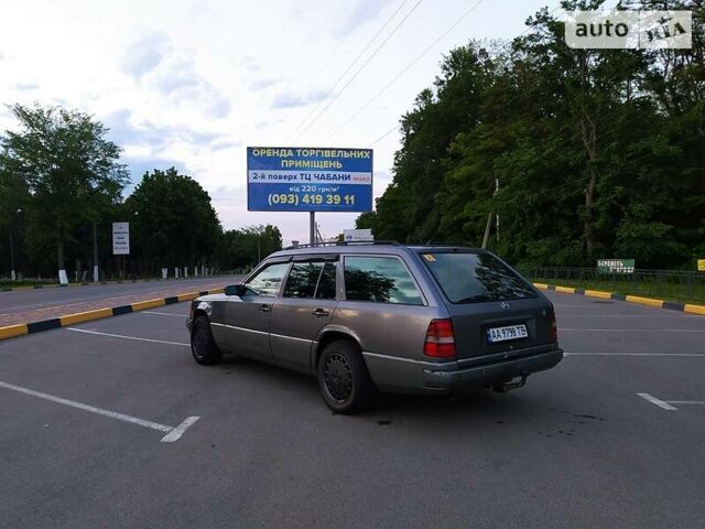 Сірий Мерседес E 250, об'ємом двигуна 2.5 л та пробігом 410 тис. км за 5200 $, фото 1 на Automoto.ua