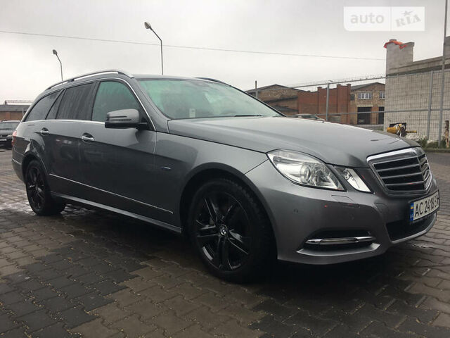 Сірий Мерседес E 250, об'ємом двигуна 2.2 л та пробігом 375 тис. км за 11900 $, фото 1 на Automoto.ua