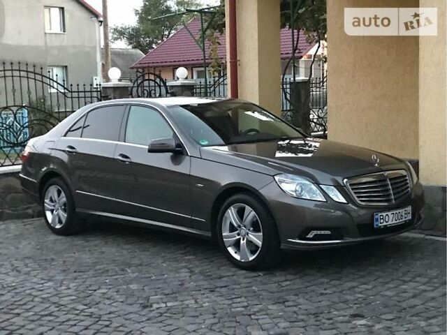 Сірий Мерседес E 250, об'ємом двигуна 2.2 л та пробігом 192 тис. км за 20000 $, фото 1 на Automoto.ua