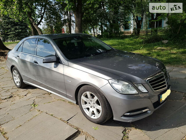 Сірий Мерседес E 250, об'ємом двигуна 2.1 л та пробігом 272 тис. км за 15500 $, фото 1 на Automoto.ua