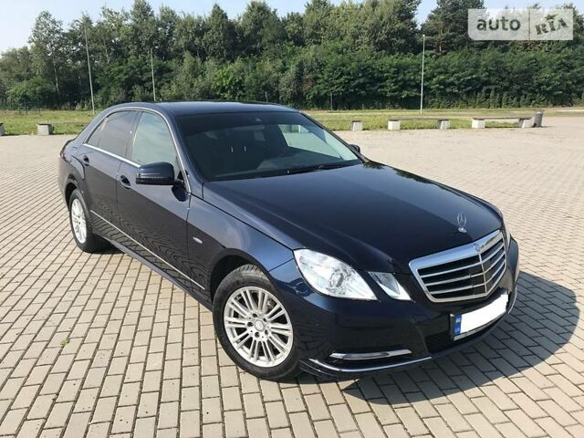 Синій Мерседес E 250, об'ємом двигуна 2.2 л та пробігом 148 тис. км за 16500 $, фото 1 на Automoto.ua