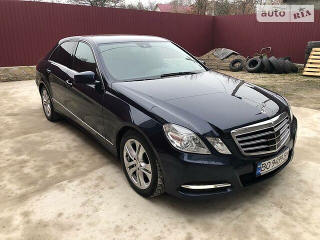 Синий Мерседес E 250, объемом двигателя 2.2 л и пробегом 197 тыс. км за 23500 $, фото 1 на Automoto.ua