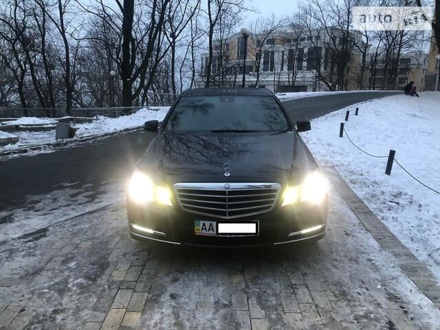 Синий Мерседес Е 500, объемом двигателя 5.5 л и пробегом 84 тыс. км за 29000 $, фото 1 на Automoto.ua