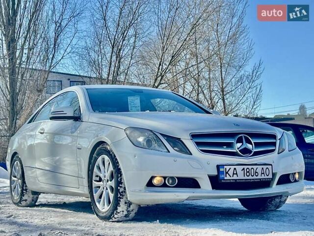 Белый Мерседес Е-Класс, объемом двигателя 2.1 л и пробегом 261 тыс. км за 12750 $, фото 1 на Automoto.ua