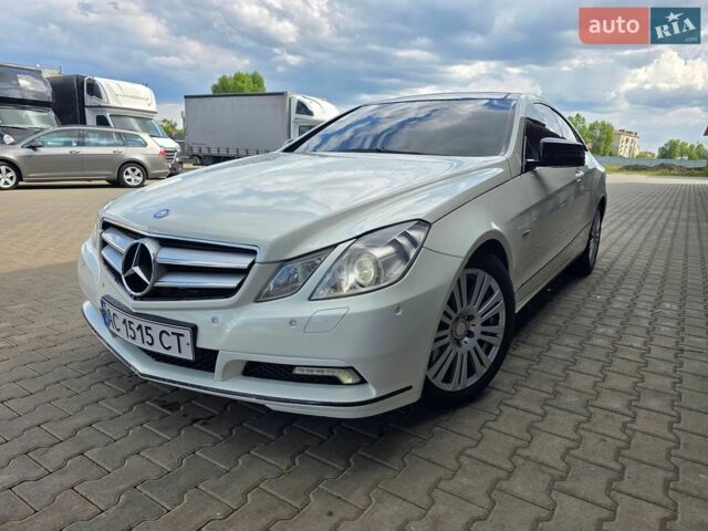 Білий Мерседес Е-Клас, об'ємом двигуна 2.2 л та пробігом 270 тис. км за 9350 $, фото 1 на Automoto.ua