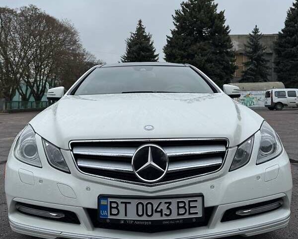 Белый Мерседес Е-Класс, объемом двигателя 3.5 л и пробегом 123 тыс. км за 21000 $, фото 1 на Automoto.ua
