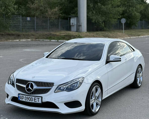 Белый Мерседес Е-Класс, объемом двигателя 2.15 л и пробегом 154 тыс. км за 15800 $, фото 1 на Automoto.ua