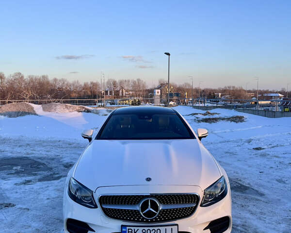 Белый Мерседес Е-Класс, объемом двигателя 1.95 л и пробегом 120 тыс. км за 36000 $, фото 1 на Automoto.ua