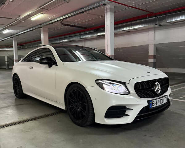 Белый Мерседес Е-Класс, объемом двигателя 3 л и пробегом 90 тыс. км за 37500 $, фото 1 на Automoto.ua