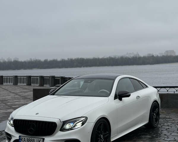 Белый Мерседес Е-Класс, объемом двигателя 2.99 л и пробегом 203 тыс. км за 34800 $, фото 1 на Automoto.ua