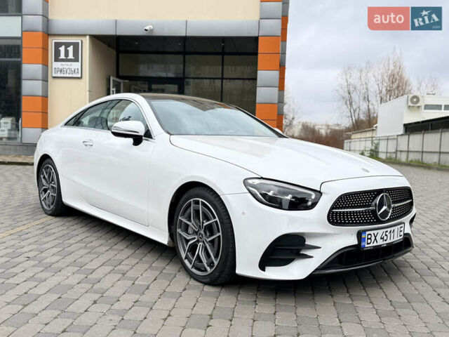Белый Мерседес Е-Класс, объемом двигателя 3 л и пробегом 72 тыс. км за 61500 $, фото 1 на Automoto.ua