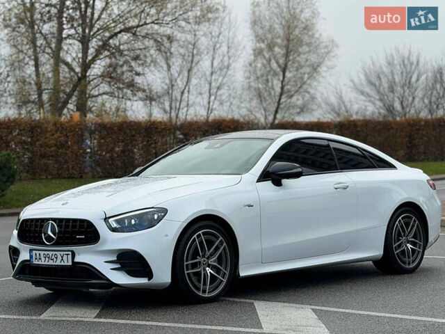 Белый Мерседес Е-Класс, объемом двигателя 3 л и пробегом 68 тыс. км за 73900 $, фото 1 на Automoto.ua