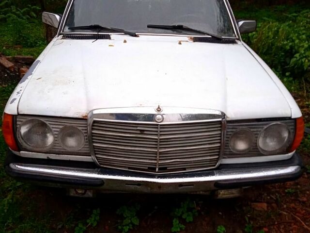 Білий Мерседес Е-Клас, об'ємом двигуна 2 л та пробігом 253 тис. км за 500 $, фото 1 на Automoto.ua